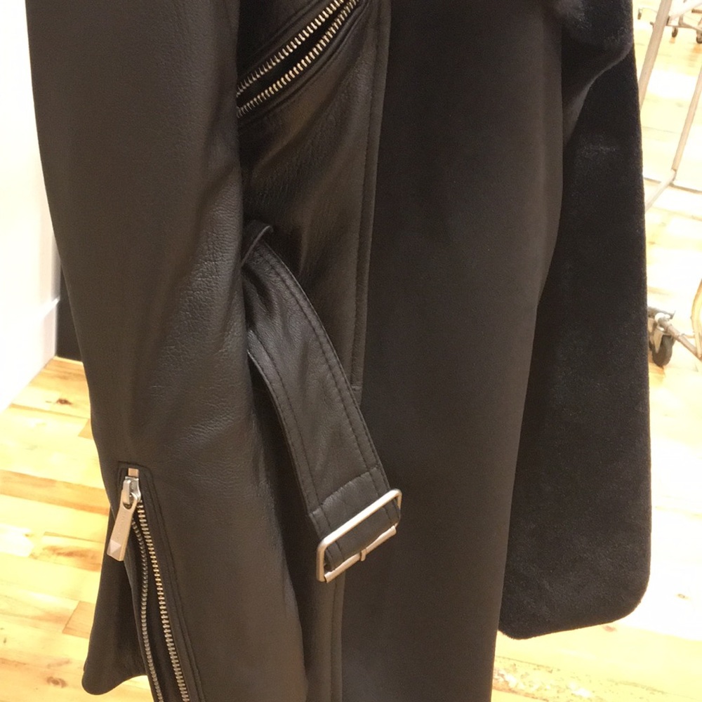 Black jacket - Picture 2 of 5